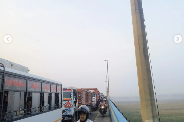 Vikramshila Setu crowded with vehicles and pedestrians before collapse 2026